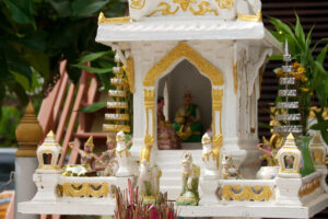 ศาลพระภูมิค่าใช้จ่ายการตั้งค่าดอกไม้ไหว้ทําบุญบริษัท 2 วิธี?