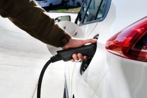 ข้อดีขการใช้รถ EV คืออะไร รถยนต์ไฟฟ้า 100% เป้าหมายรายได้?